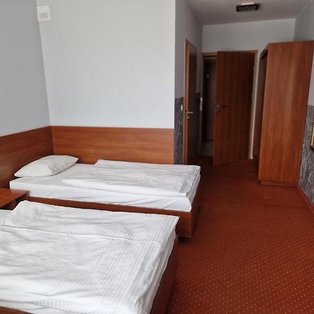 Hotel Podroznik Koszuty Dış mekan fotoğraf