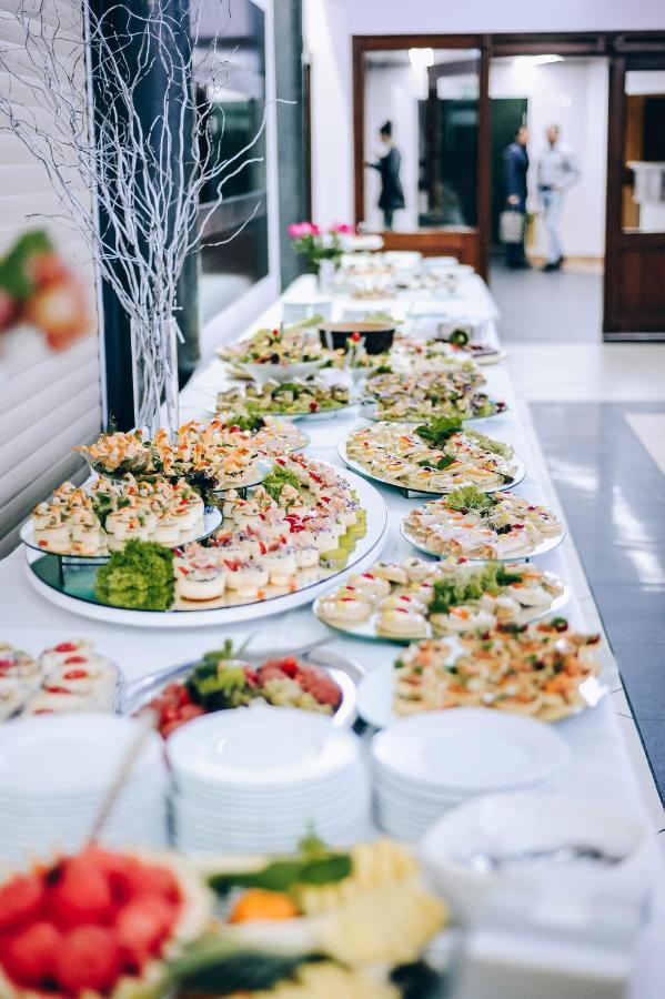 Hotel Podroznik Koszuty Dış mekan fotoğraf