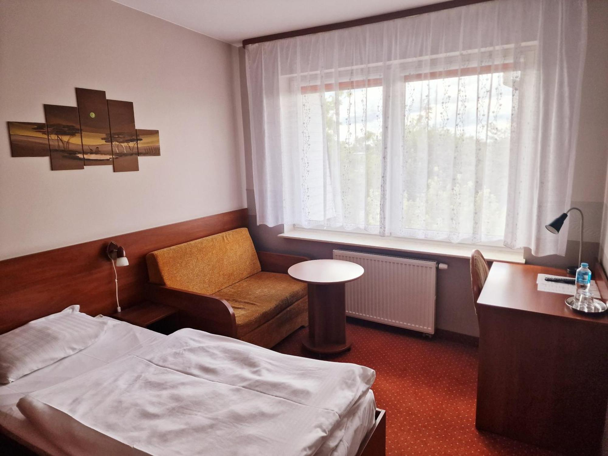 Hotel Podroznik Koszuty Dış mekan fotoğraf