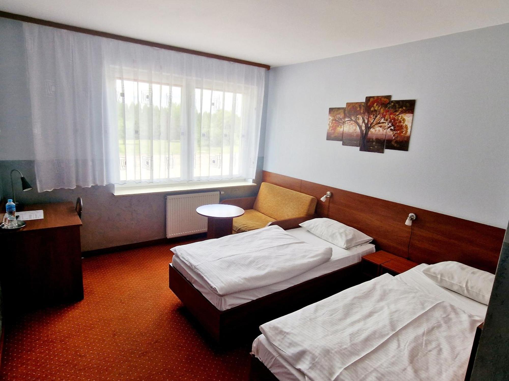 Hotel Podroznik Koszuty Dış mekan fotoğraf