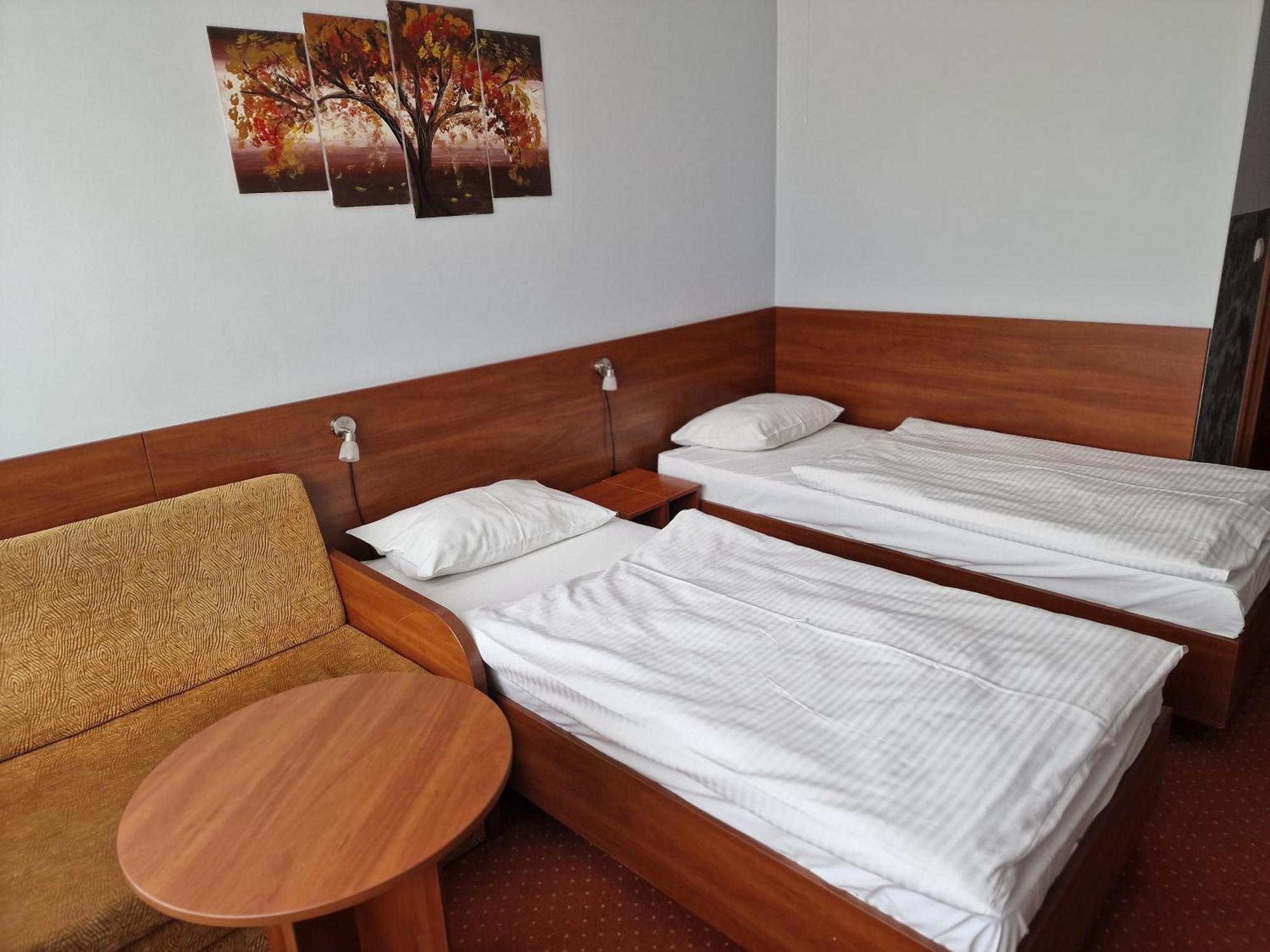 Hotel Podroznik Koszuty Dış mekan fotoğraf