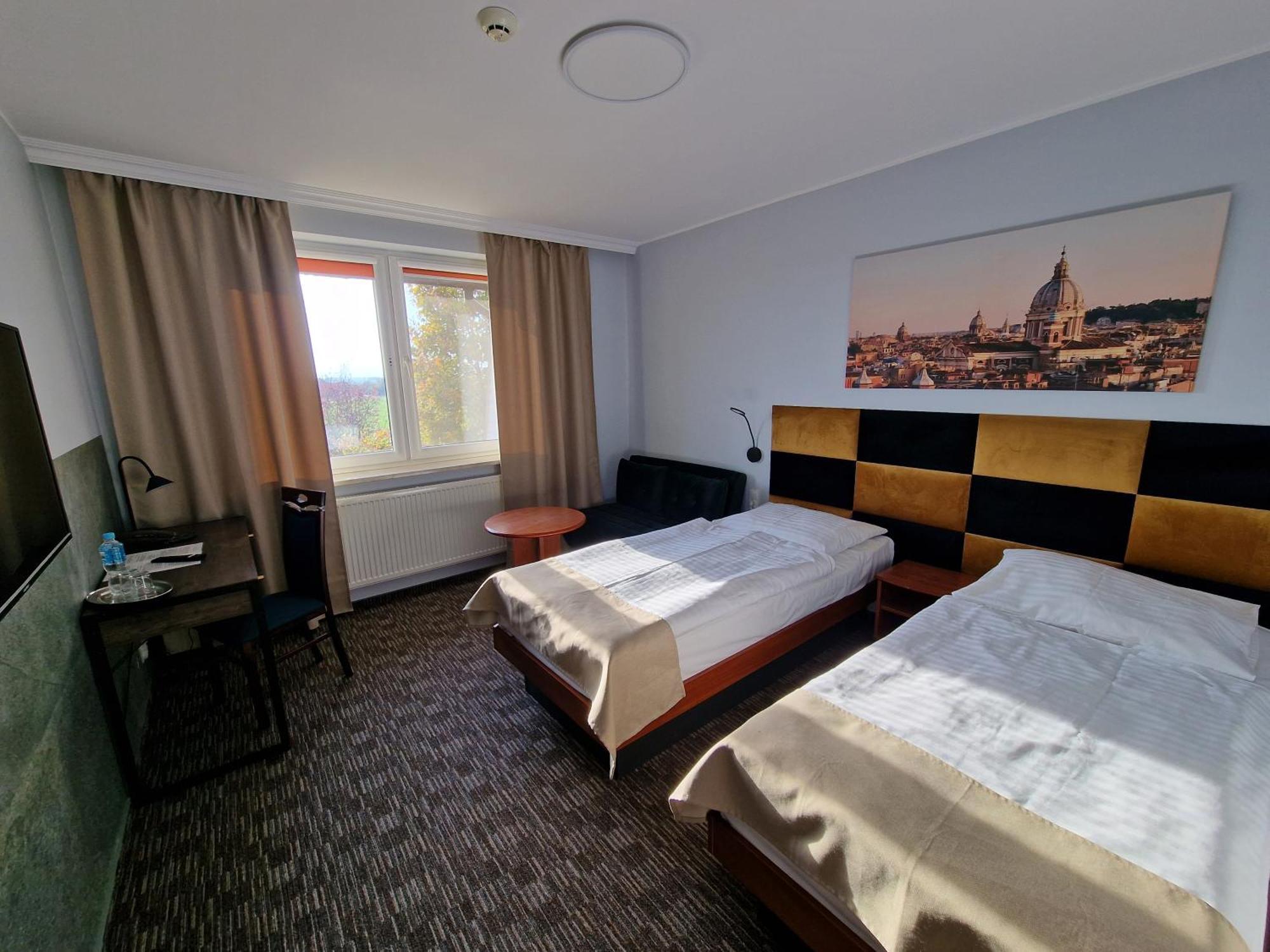 Hotel Podroznik Koszuty Dış mekan fotoğraf