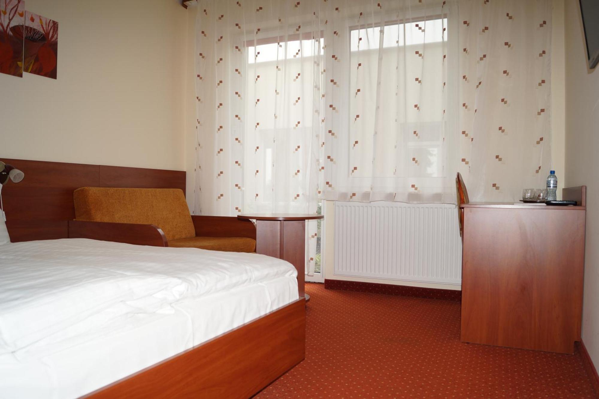 Hotel Podroznik Koszuty Dış mekan fotoğraf