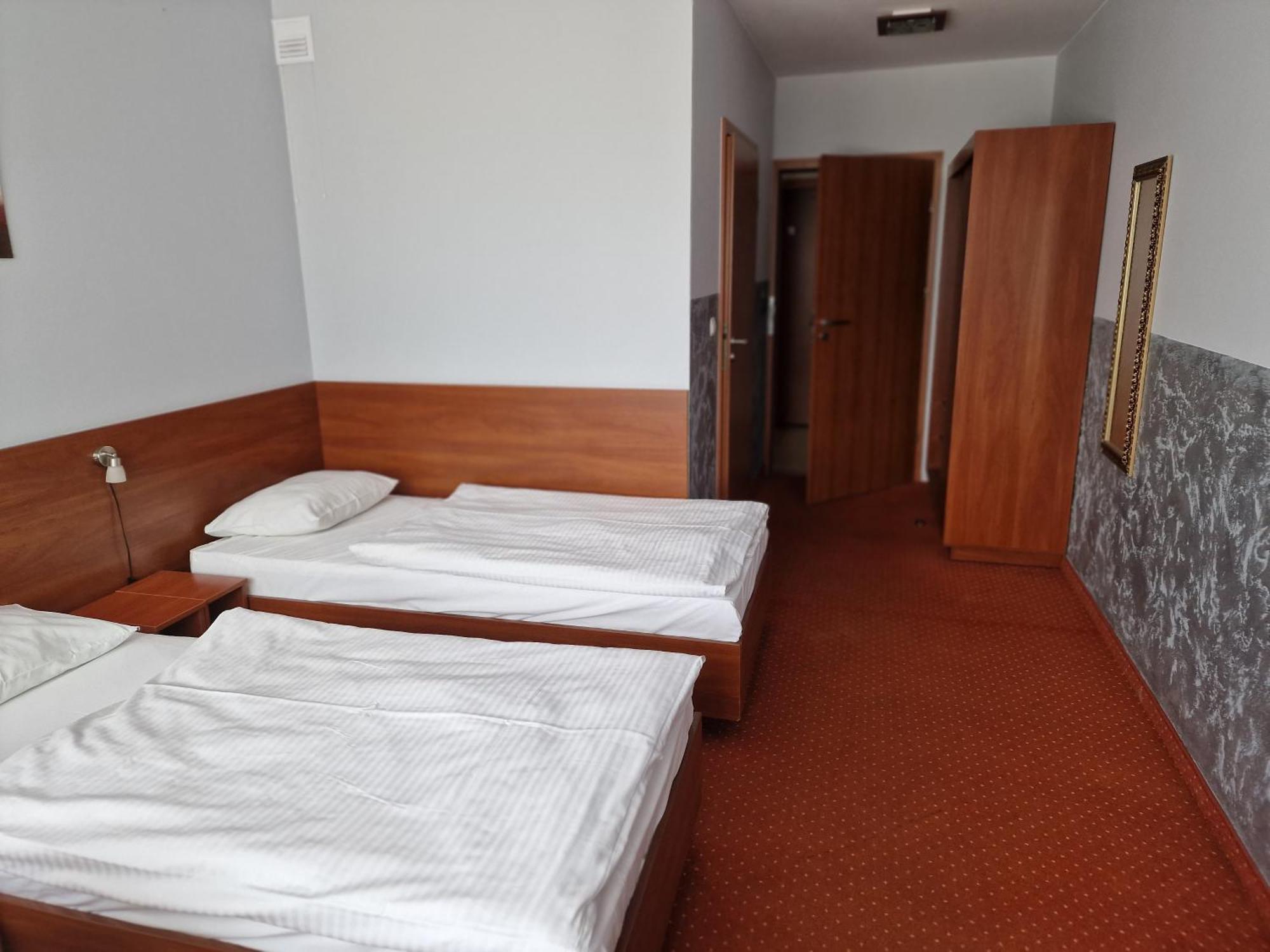 Hotel Podroznik Koszuty Dış mekan fotoğraf