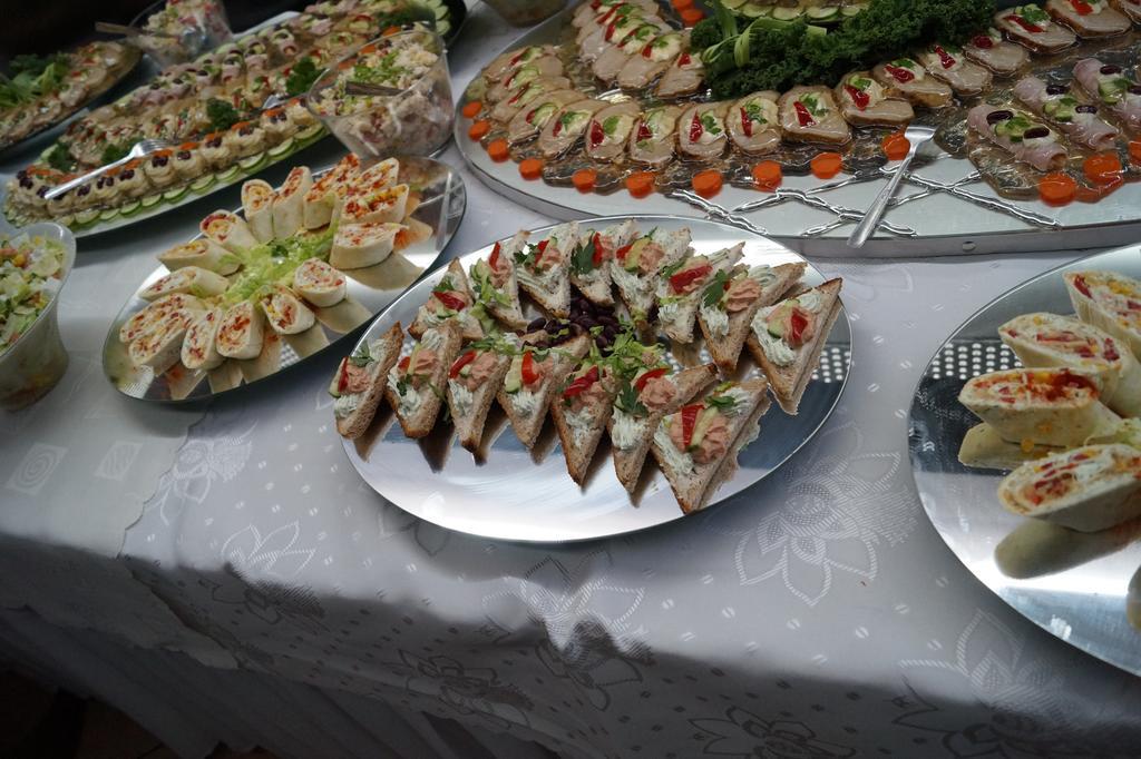 Hotel Podroznik Koszuty Dış mekan fotoğraf