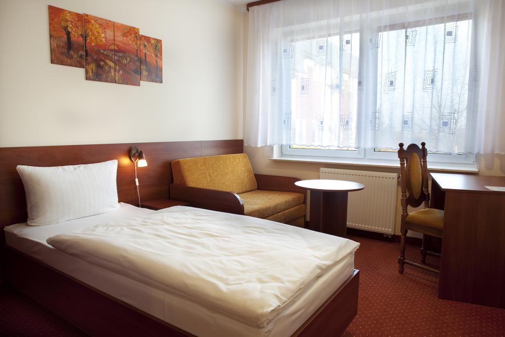 Hotel Podroznik Koszuty Dış mekan fotoğraf